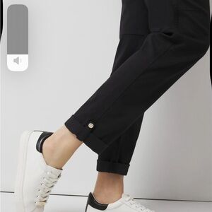 WHBM Mid Rise Pret a pedi strait cropped pants.